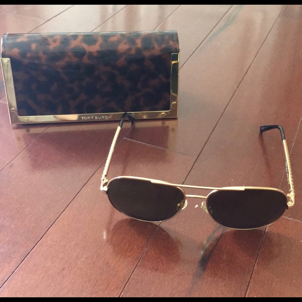 Tory Burch Aviator sunglasses